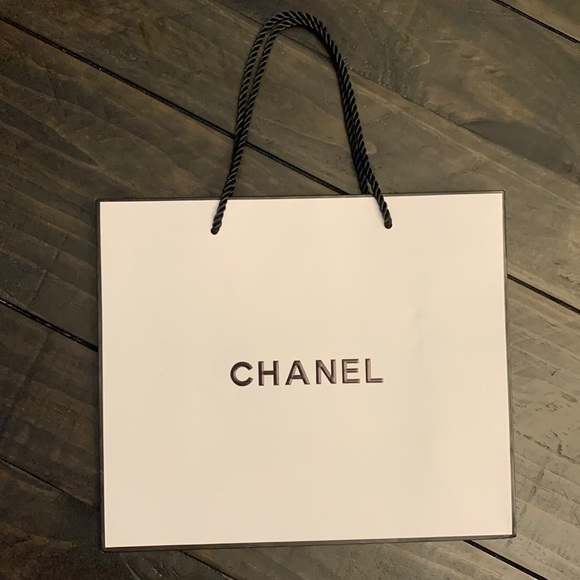CHANEL Handbags - CHANEL shopping bag